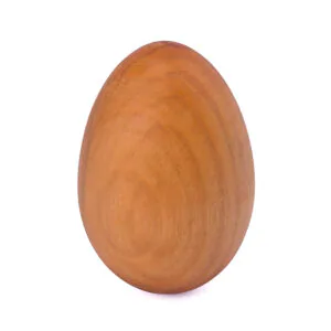 Huevo de madera decorativo