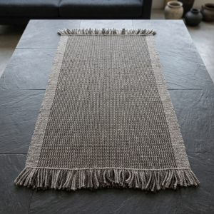 Bajada de cama gris y café 146x70 cm.